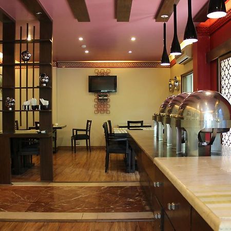 ​Justa Panchsheel Park Hotel New Delhi Exterior photo
