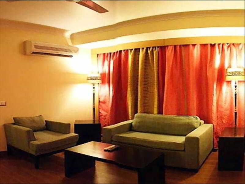 ​Justa Panchsheel Park Hotel New Delhi Exterior photo