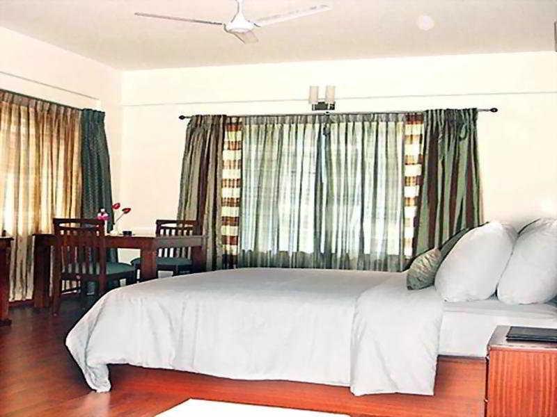 ​Justa Panchsheel Park Hotel New Delhi Exterior photo