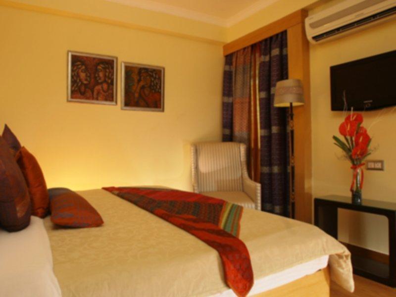 ​Justa Panchsheel Park Hotel New Delhi Exterior photo