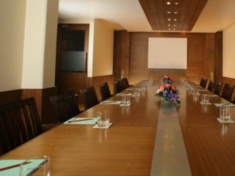 ​Justa Panchsheel Park Hotel New Delhi Exterior photo