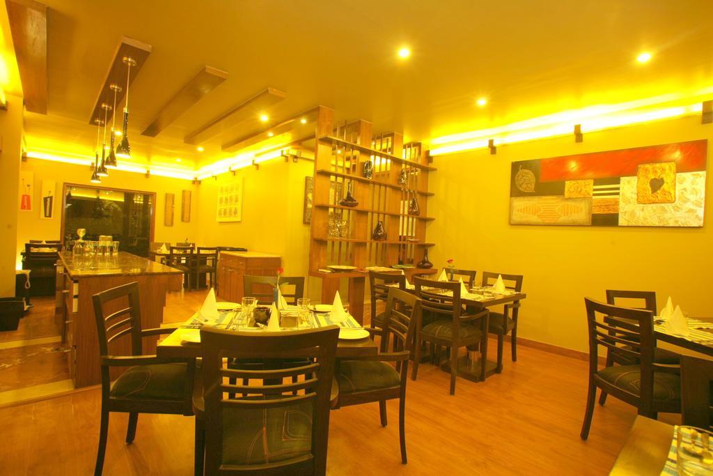 ​Justa Panchsheel Park Hotel New Delhi Exterior photo