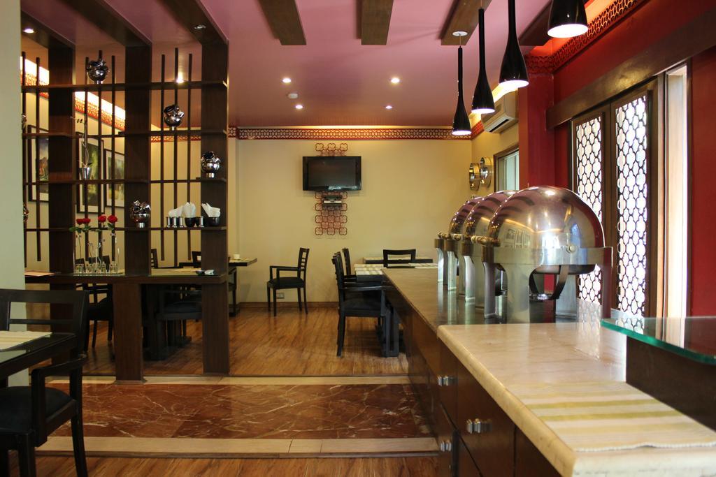 ​Justa Panchsheel Park Hotel New Delhi Exterior photo