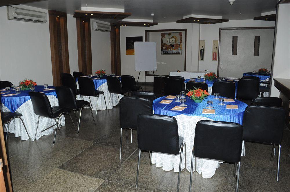​Justa Panchsheel Park Hotel New Delhi Exterior photo