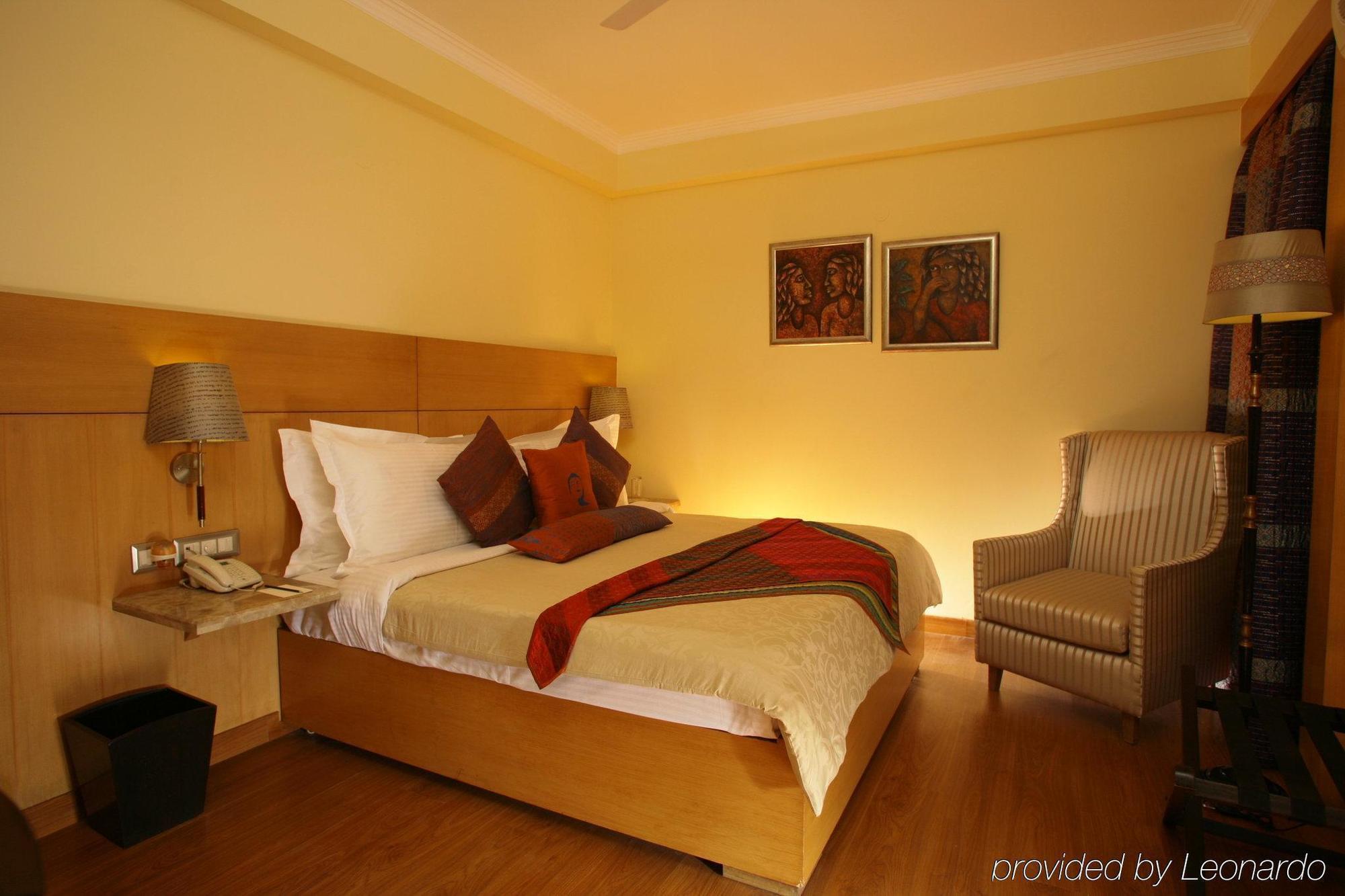 ​Justa Panchsheel Park Hotel New Delhi Exterior photo