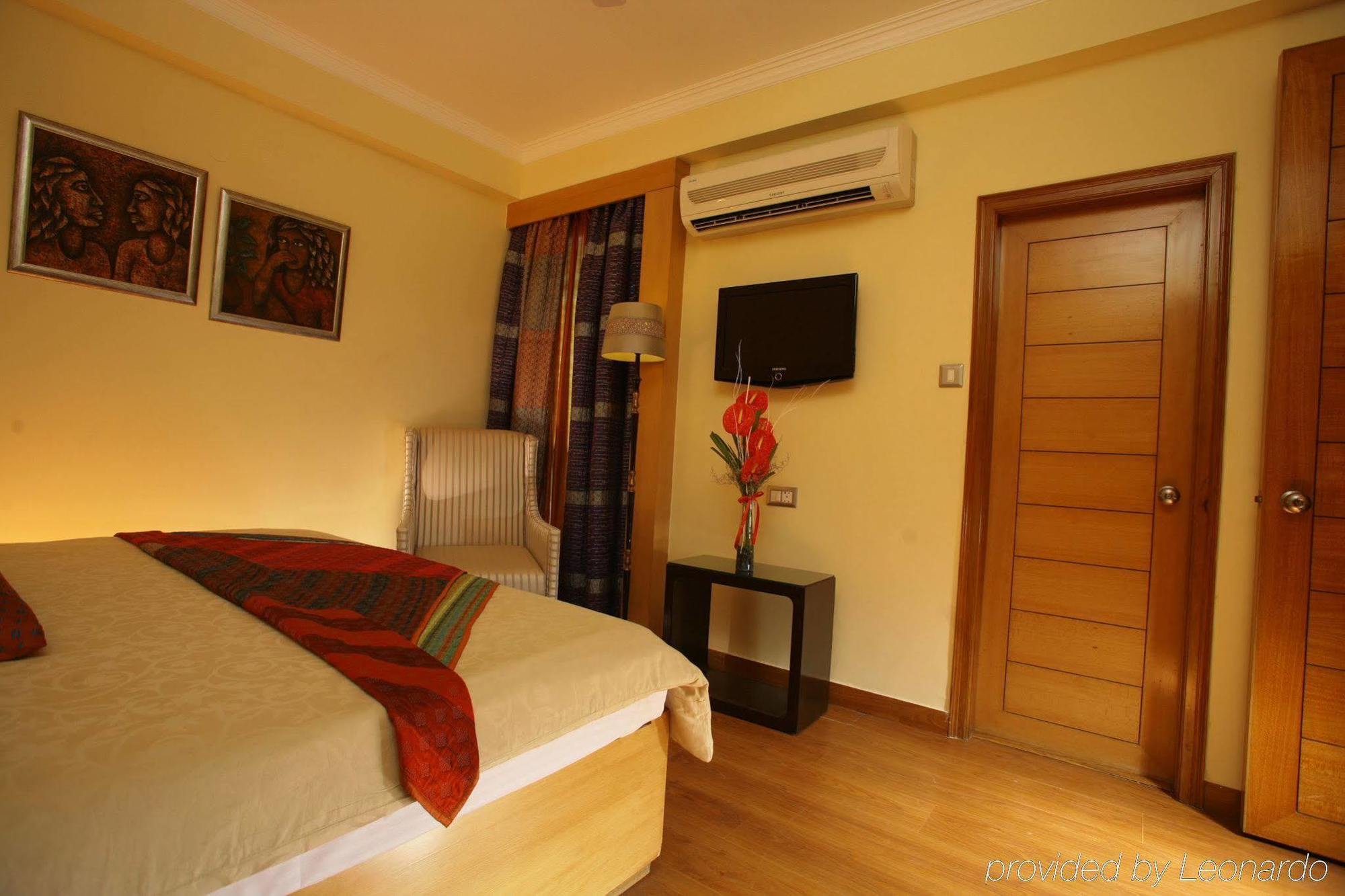 ​Justa Panchsheel Park Hotel New Delhi Room photo