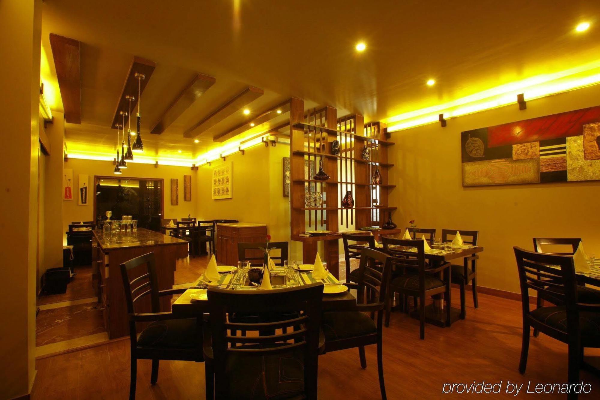 ​Justa Panchsheel Park Hotel New Delhi Exterior photo