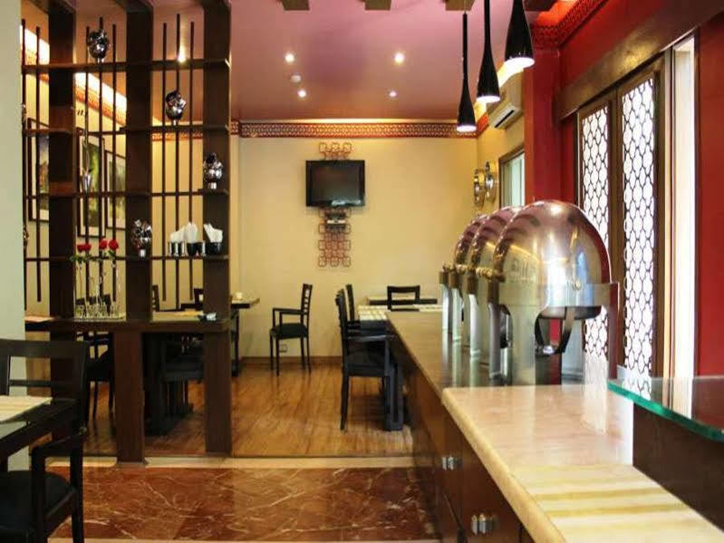 ​Justa Panchsheel Park Hotel New Delhi Exterior photo
