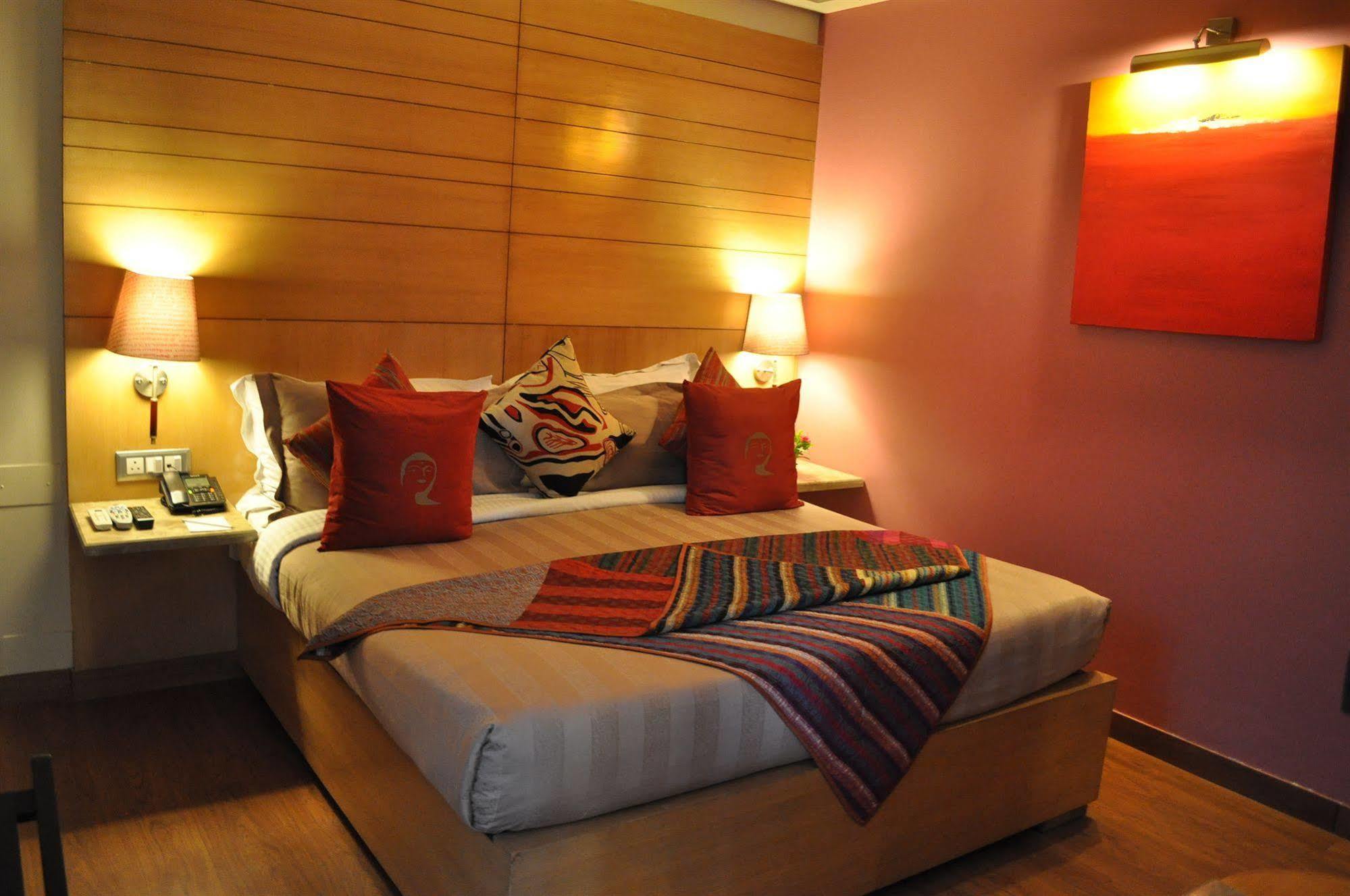 ​Justa Panchsheel Park Hotel New Delhi Exterior photo
