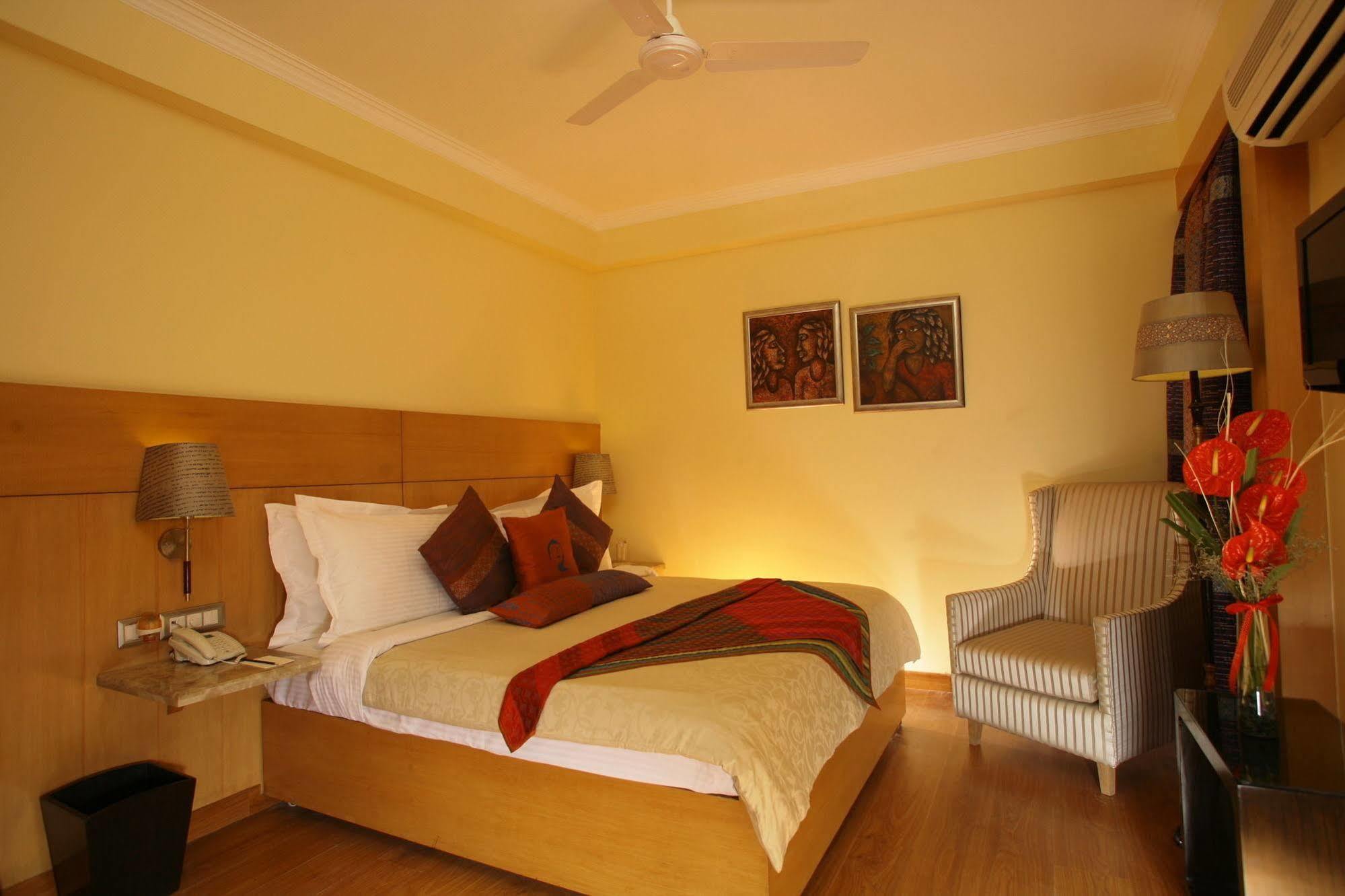 ​Justa Panchsheel Park Hotel New Delhi Exterior photo