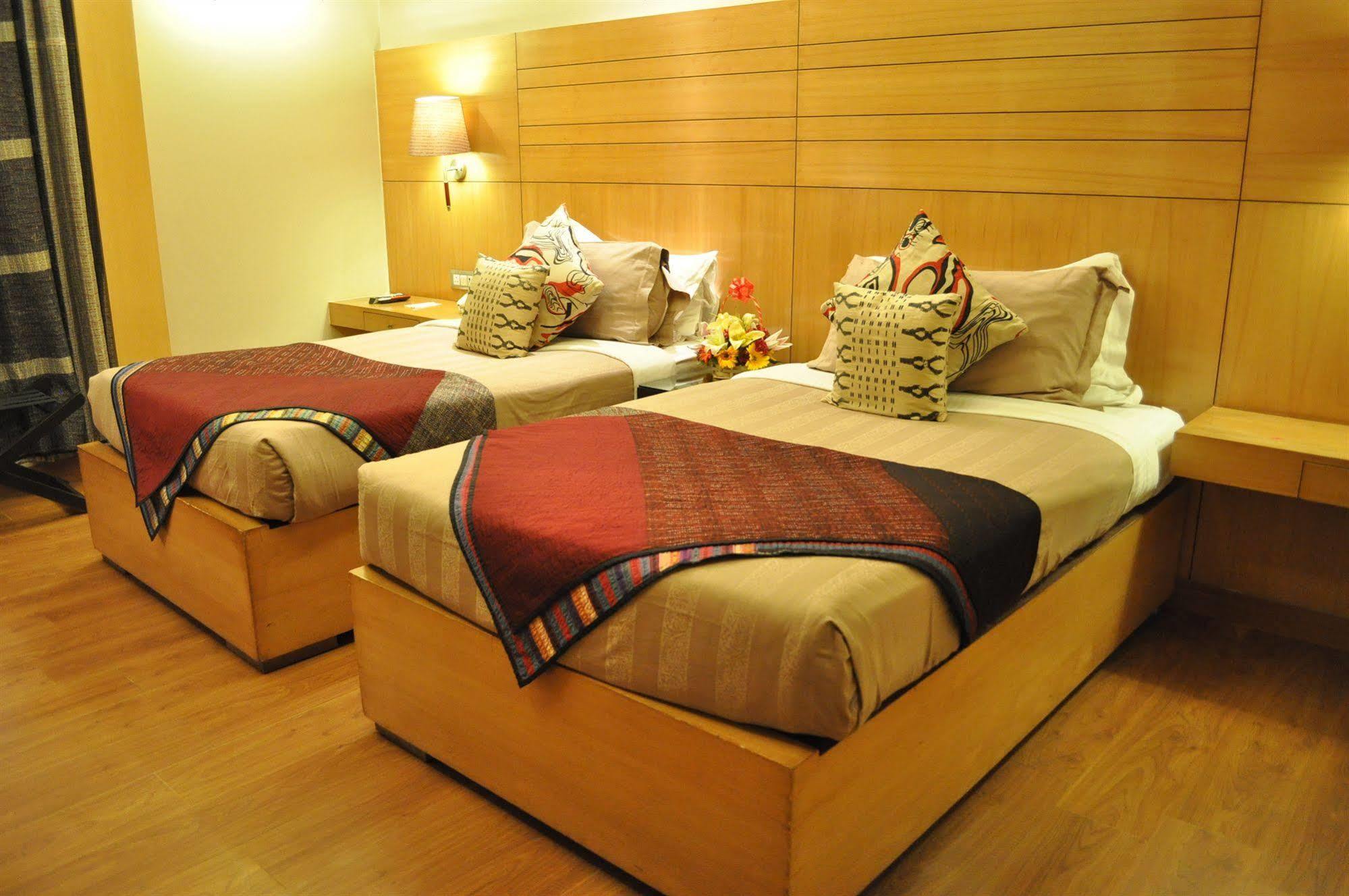 ​Justa Panchsheel Park Hotel New Delhi Exterior photo