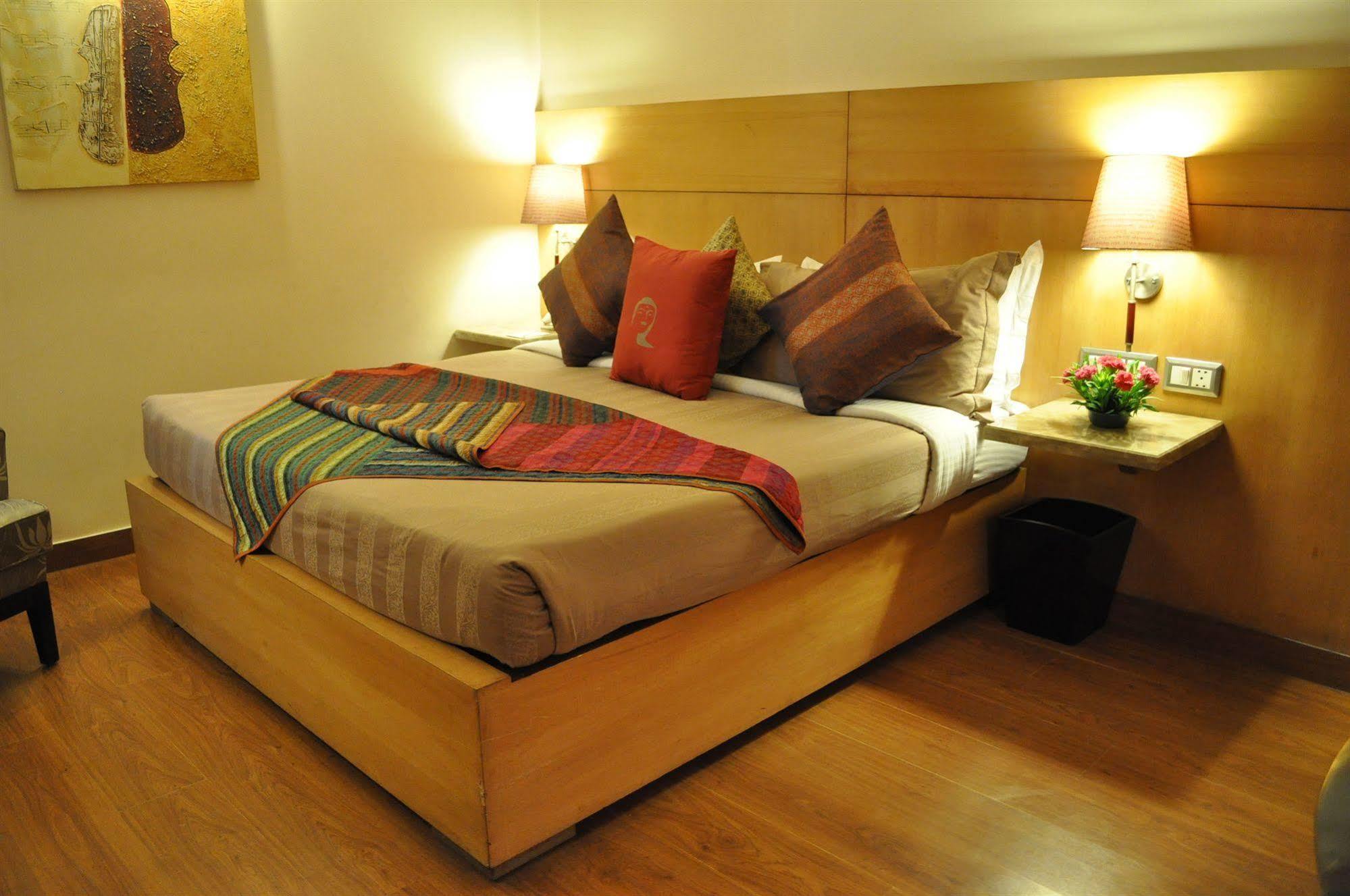 ​Justa Panchsheel Park Hotel New Delhi Exterior photo