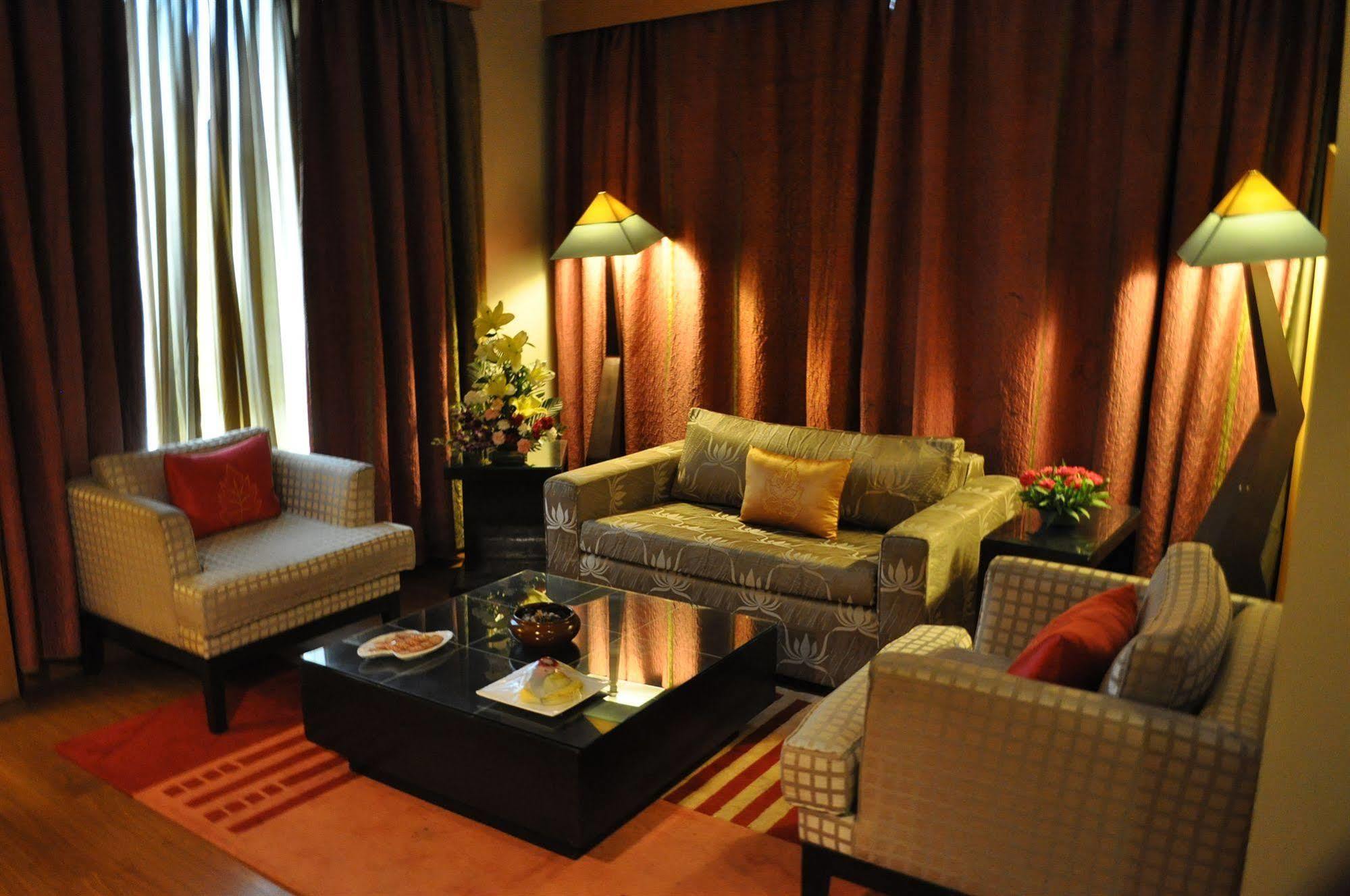 ​Justa Panchsheel Park Hotel New Delhi Exterior photo