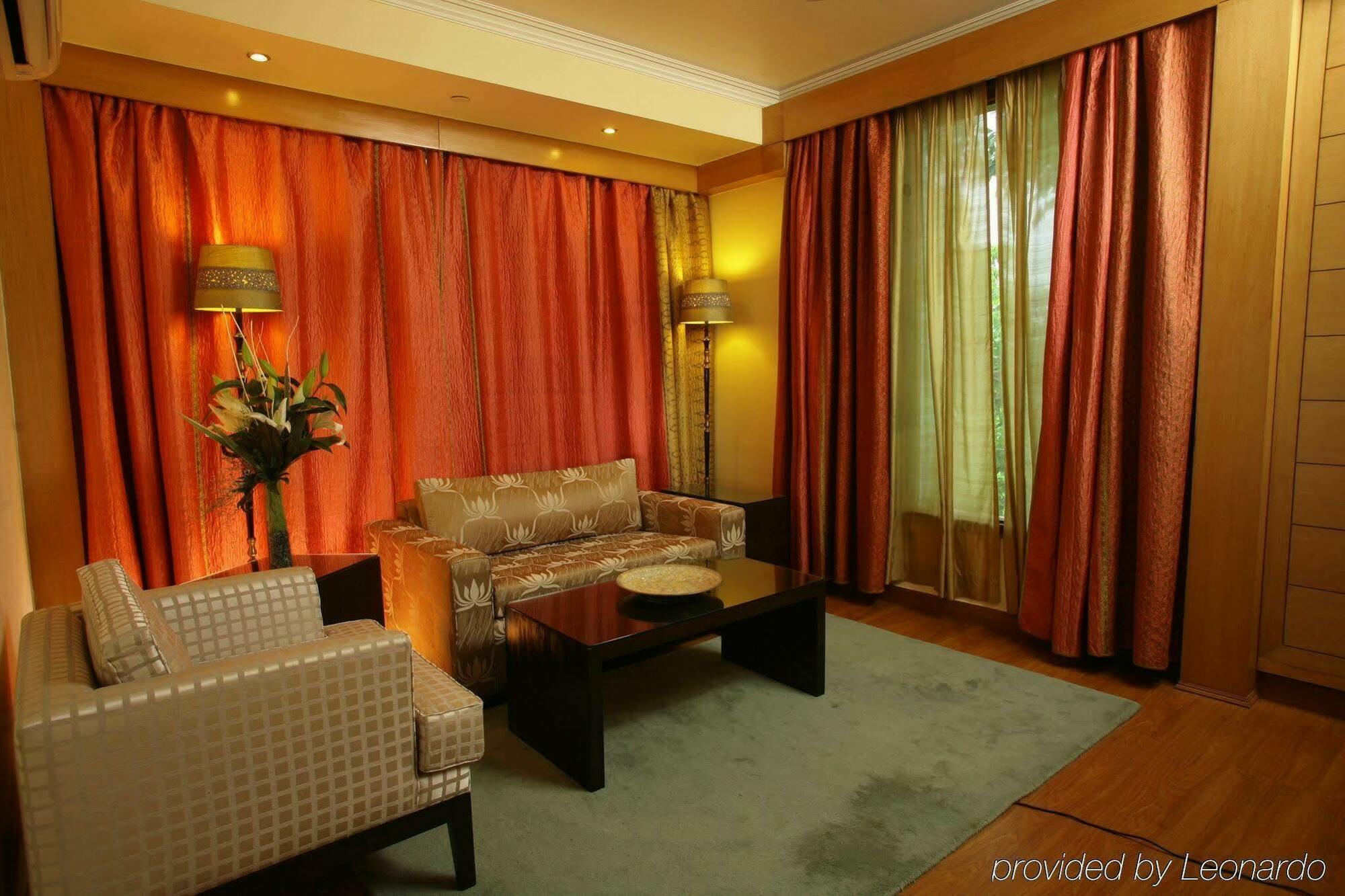 ​Justa Panchsheel Park Hotel New Delhi Room photo
