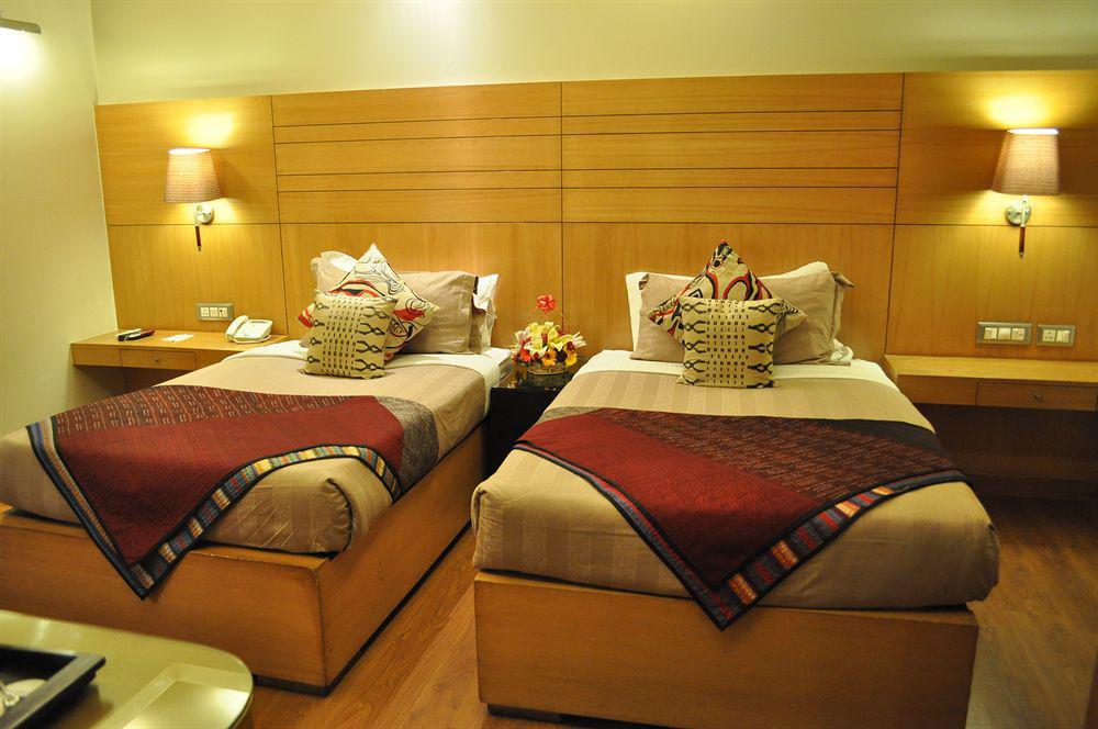 ​Justa Panchsheel Park Hotel New Delhi Exterior photo
